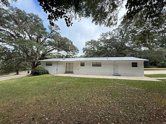 3rd image of 1601 Salmon Dr