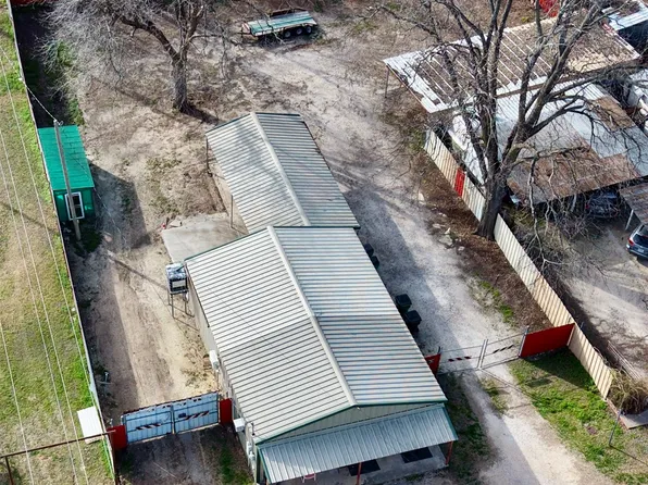 313 E 9th St, Clifton, TX 76634