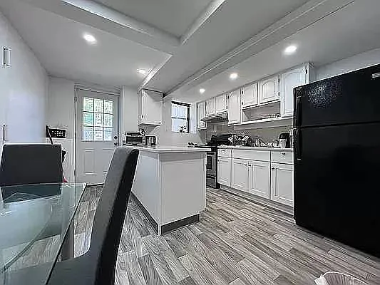 Rented by Voro Purple LLC | media 4