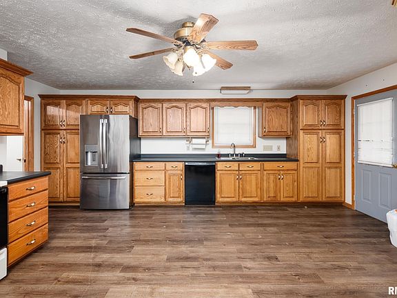 5th image of 404 Howerton St