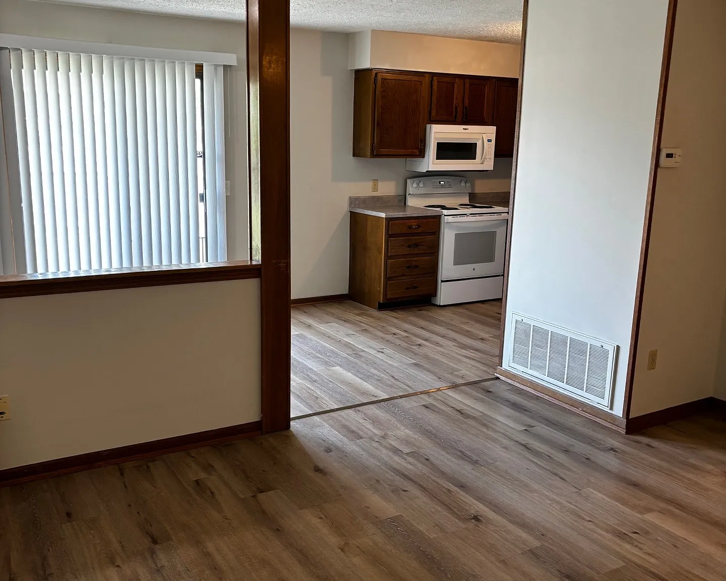3 bed, 1900 sqft, $1,200 — Photo 2