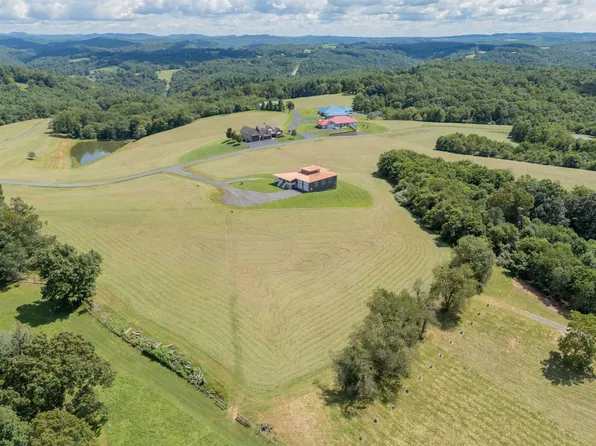 23 Crown Ln, Hillsville, VA 24343