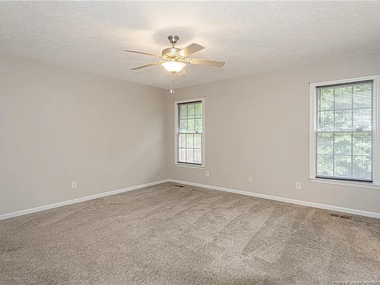 402 Roundtree Dr — Photo 29