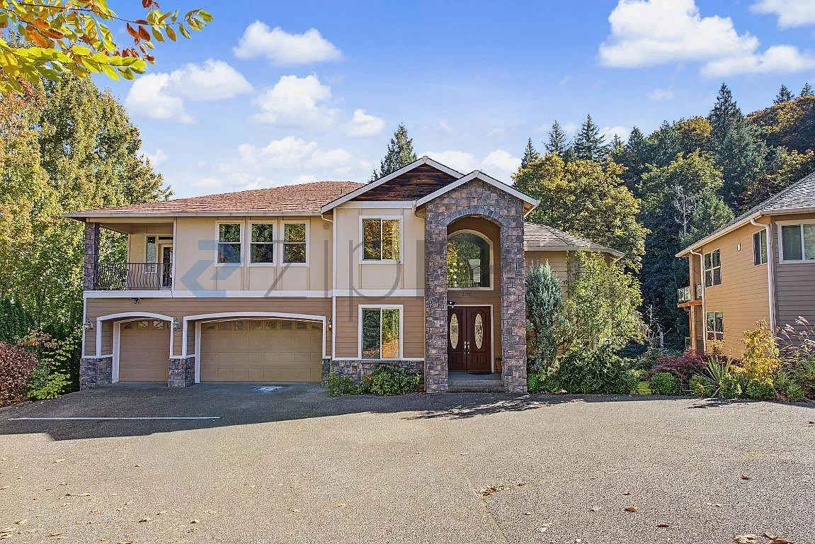 5 bed, 3.5 bath, 4000 sqft, $4,500 — Photo 2