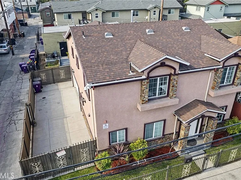 435 Cerritos Ave — Photo 4