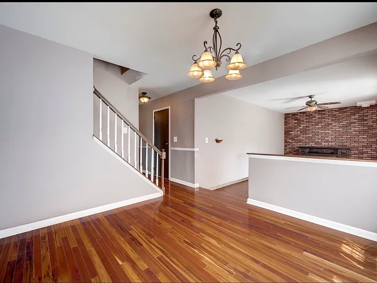 989 Tioga Ct — Photo 12