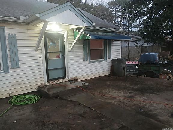 5th image of 421 Main St