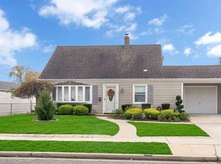 36 Green Ln, Levittown, NY 11756