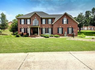 135 Glenwood Ln, Hurricane, WV 25526