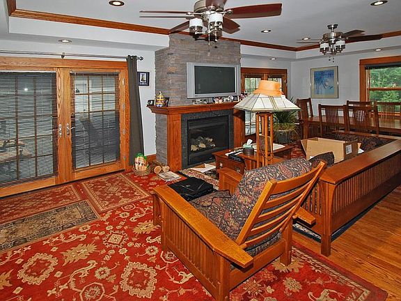 5th image of 1104 Hyacinth Ave E
