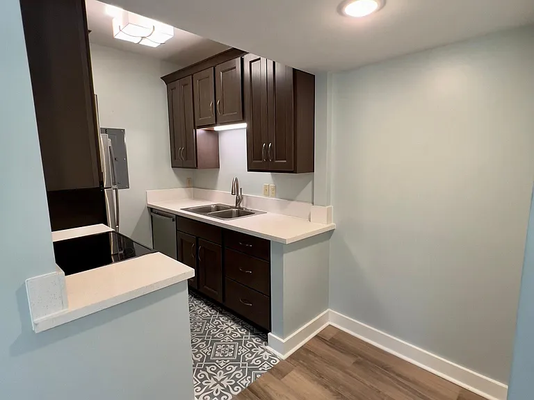 515 E 8th St #E — Photo 11
