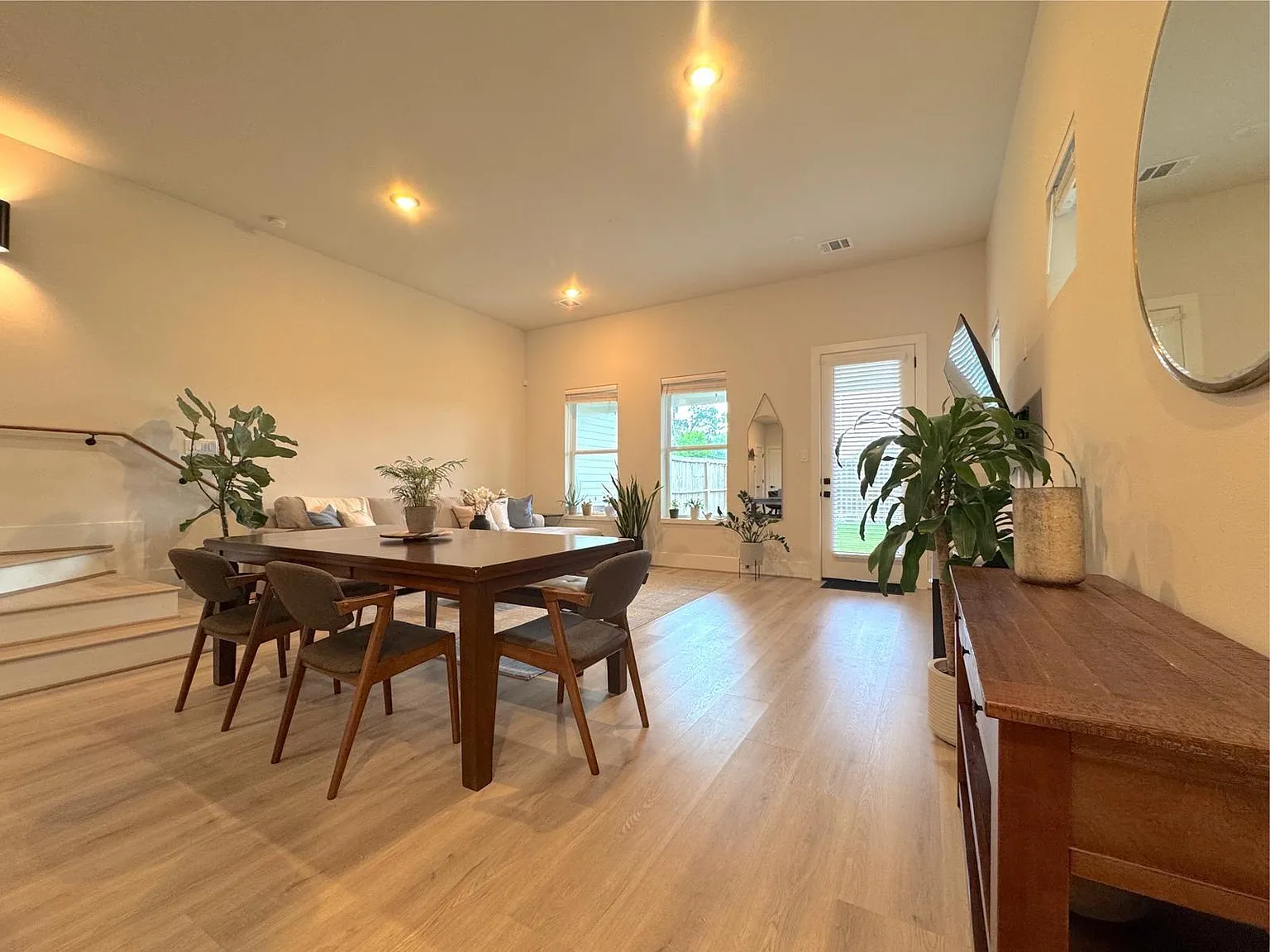 3 bed, 2.5 bath, 1720 sqft, $2,600 — Photo 4