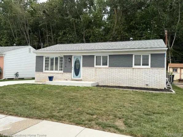 25015 Orchid St, Harrison Township, MI 48045