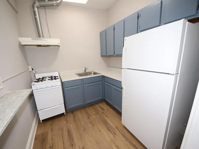 1422 Park Ave #4R — Photo 3