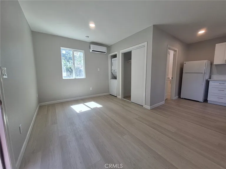 8913 Rathburn Ave — Photo 5