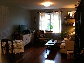 Rented by Cezanne Outlet LLC