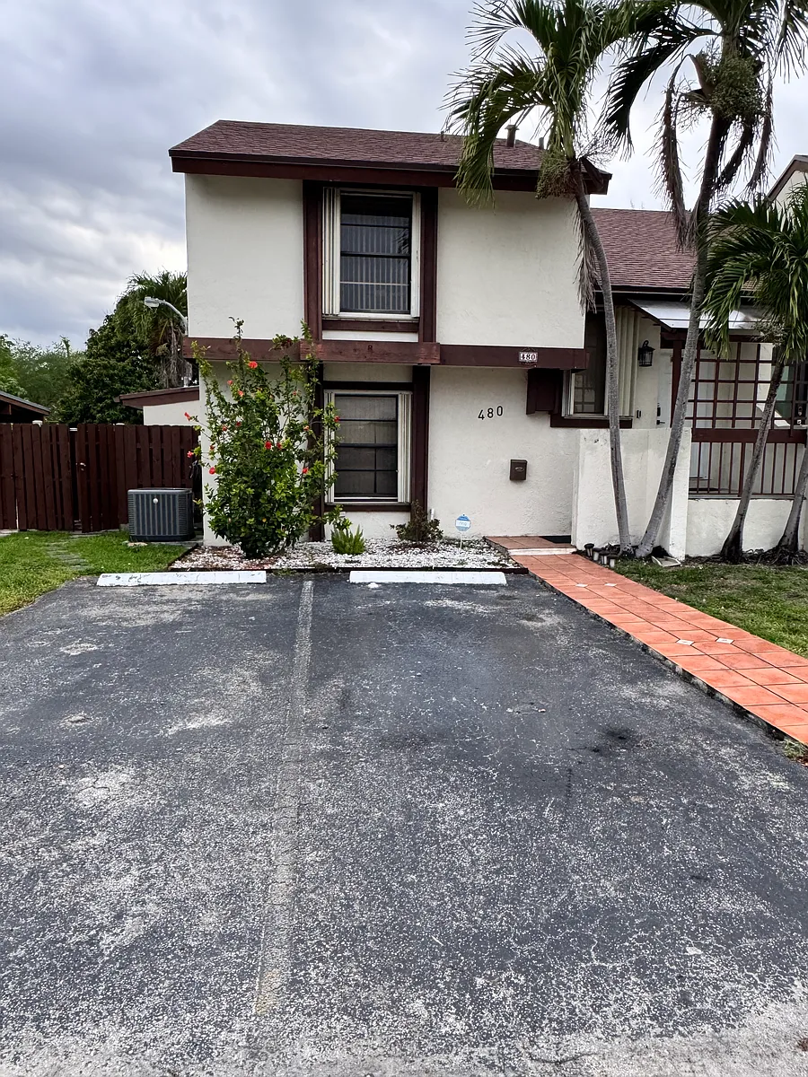 Building Photo - 480 NW 98th Ct #480