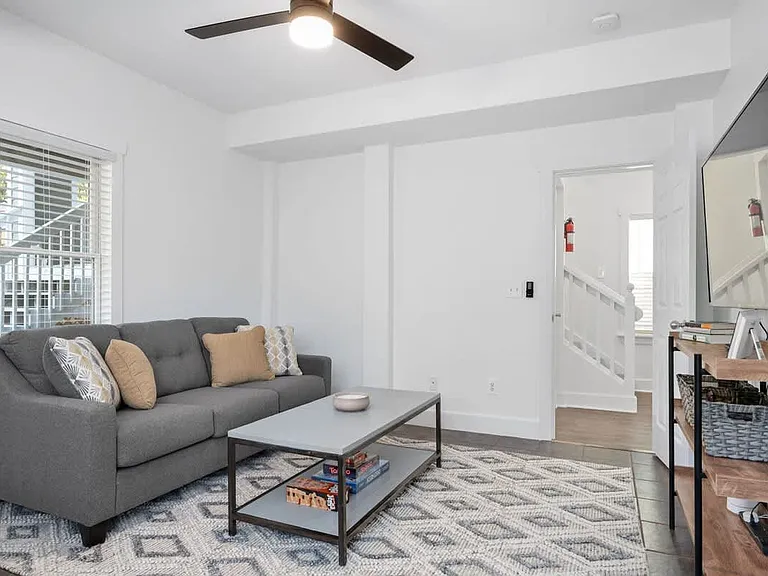 223 W Hayman Blvd #B — Photo 5