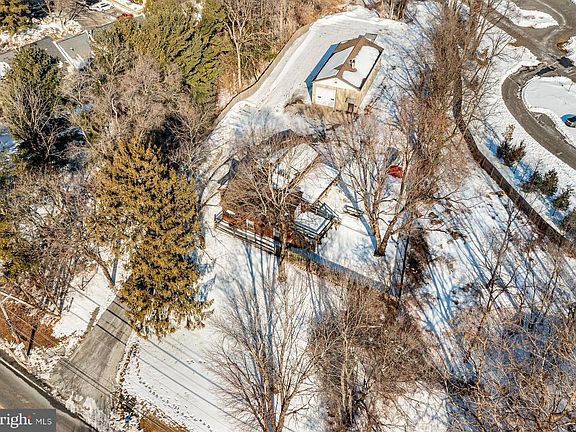 2nd image of 121 W Boot Rd