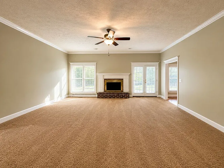 340 Interchange Dr — Photo 3