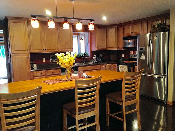3rd image of 16 Cortland St