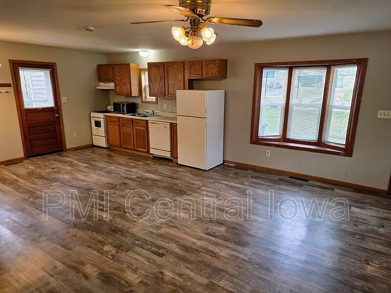 2 bed, 1.0 bath, 800 sqft, $1,000 — Photo 3