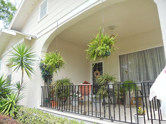 5th image of 1023 Lark St