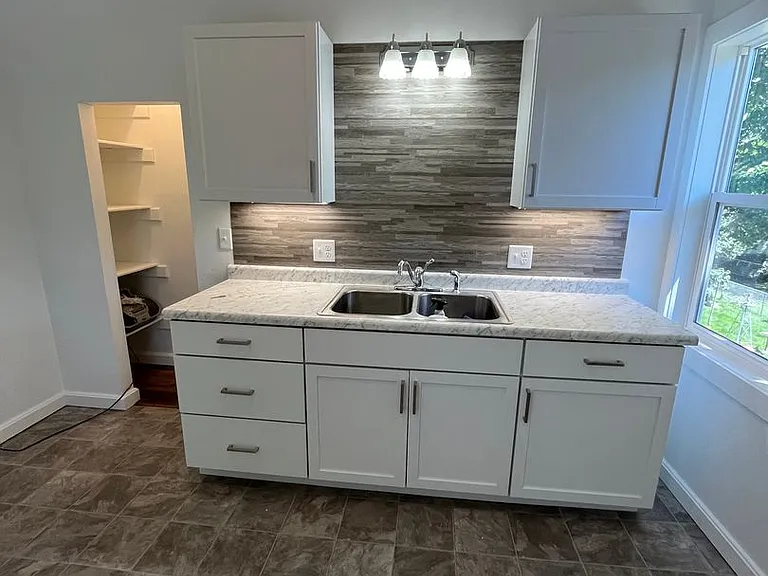 616 S Duluth Ave #2 — Photo 6