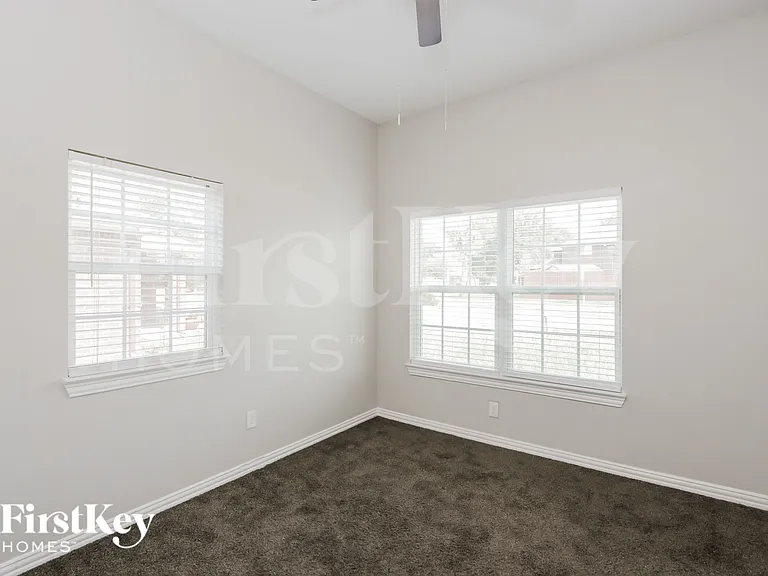 1633 Mockingbird Ln — Photo 12