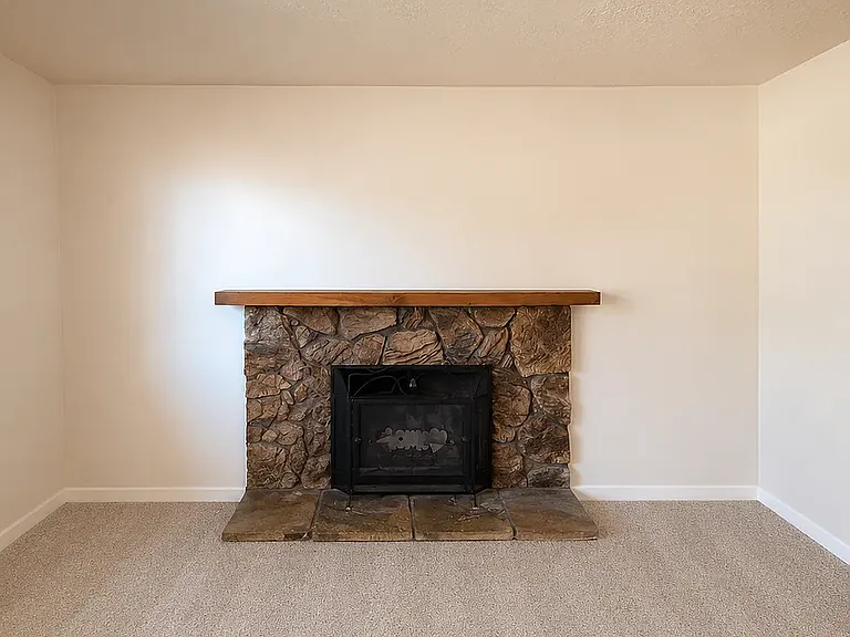 661 S 1200 W — Photo 4