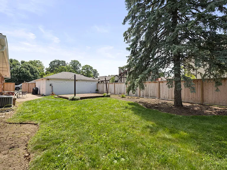 1629 Arlington Ave — Photo 44