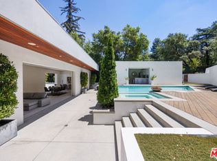 3542 Knobhill Dr, Sherman Oaks, CA 91423