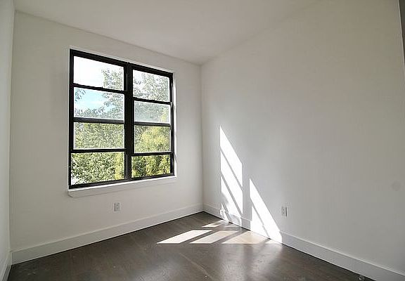 5th image of 162 Stuyvesant Ave #B4