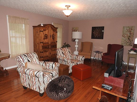 2nd image of 317 Country Club Ln