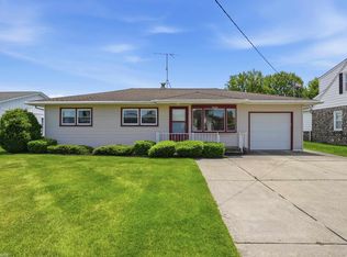7589 Colony Dr, Algonac, MI 48001