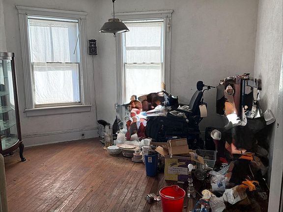3rd image of 186 Fisher Ave