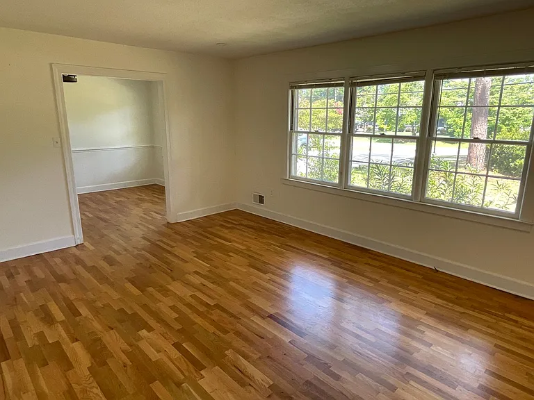 114 S Cardinal Dr — Photo 4