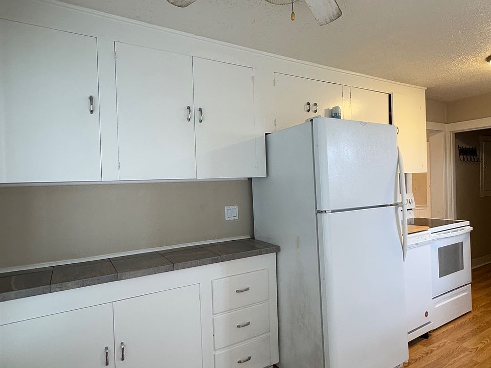 Kitchen with Nook