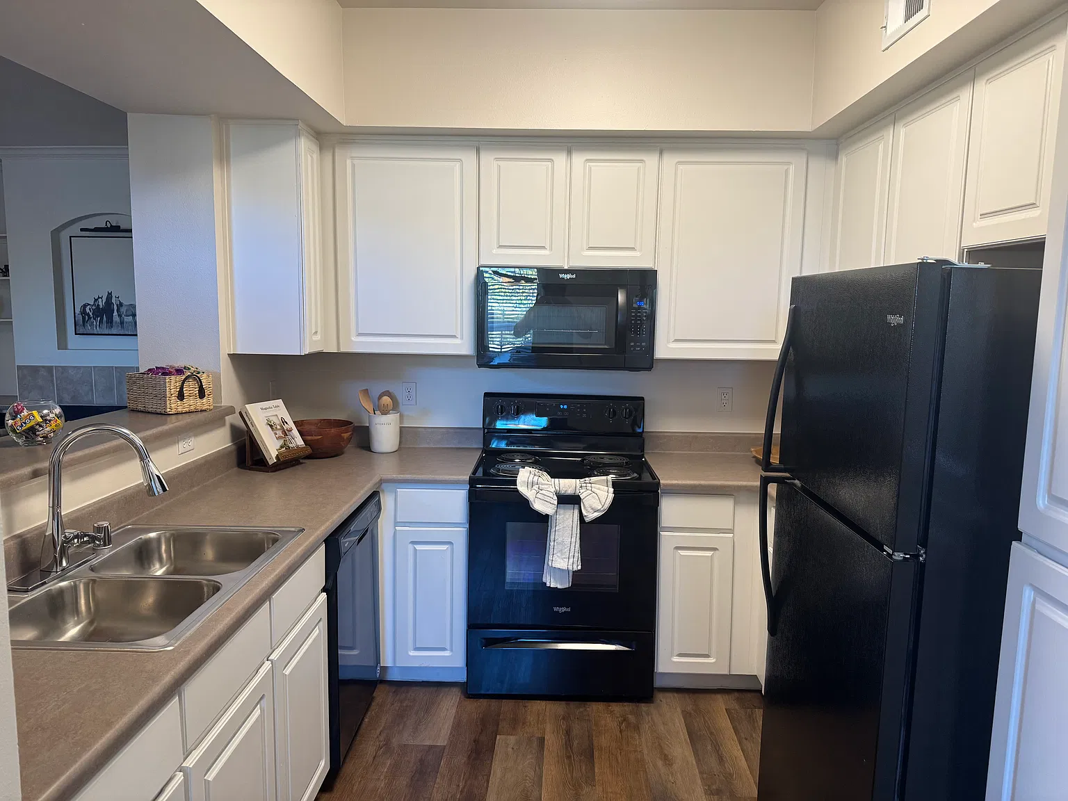 2 bed, 1187 sqft, $2,315 — Photo 3