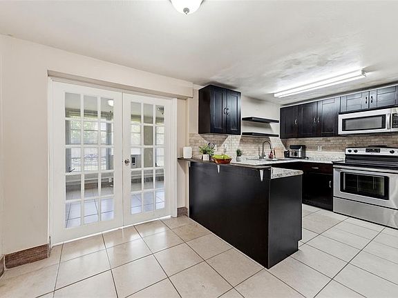 5th image of 3849 Luma Dr