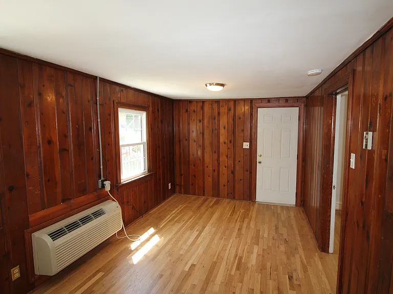 2404 1/2 Stafford Ave — Photo 6