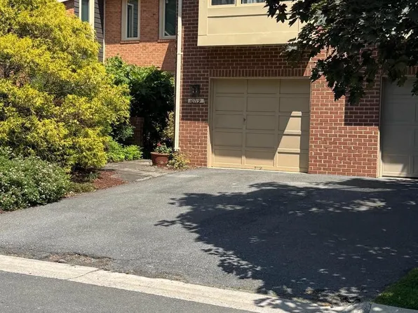 10719 Gloxinia Dr, Rockville, MD 20852