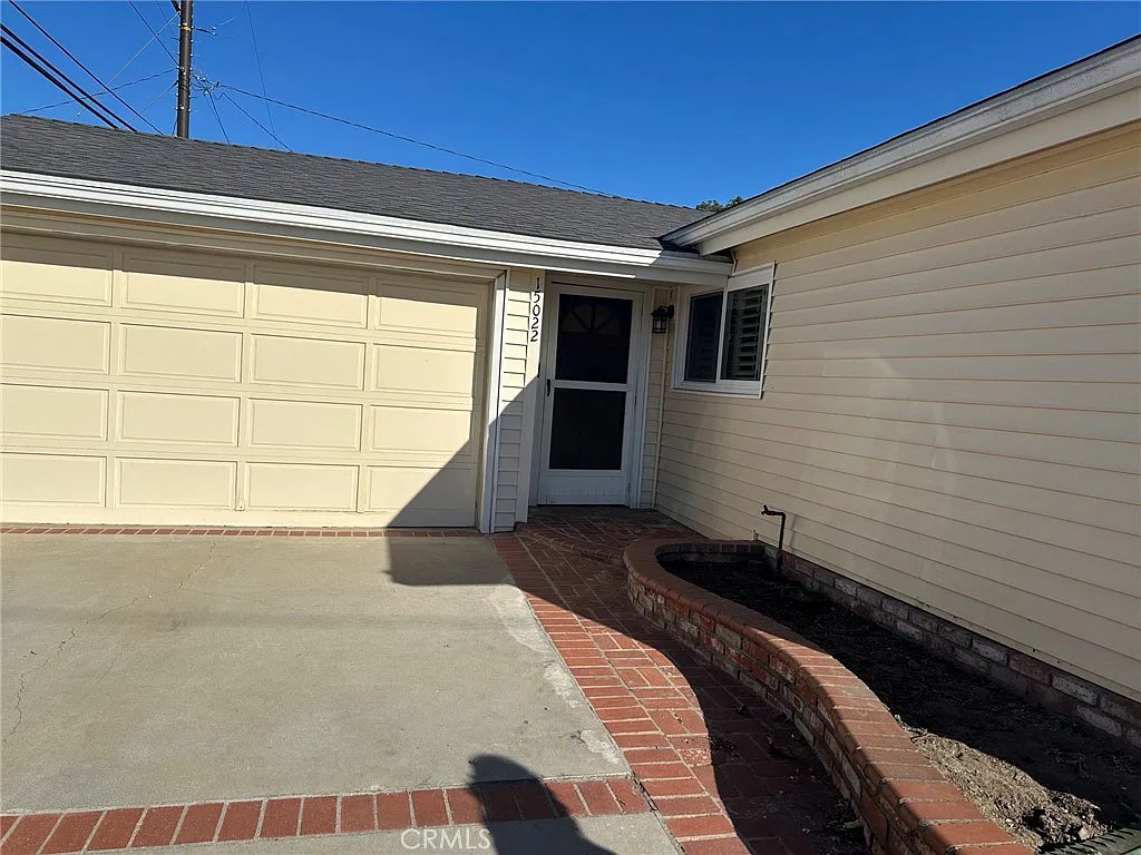 3 bed, 1.5 bath, 1264 sqft, $3,800 — Photo 1