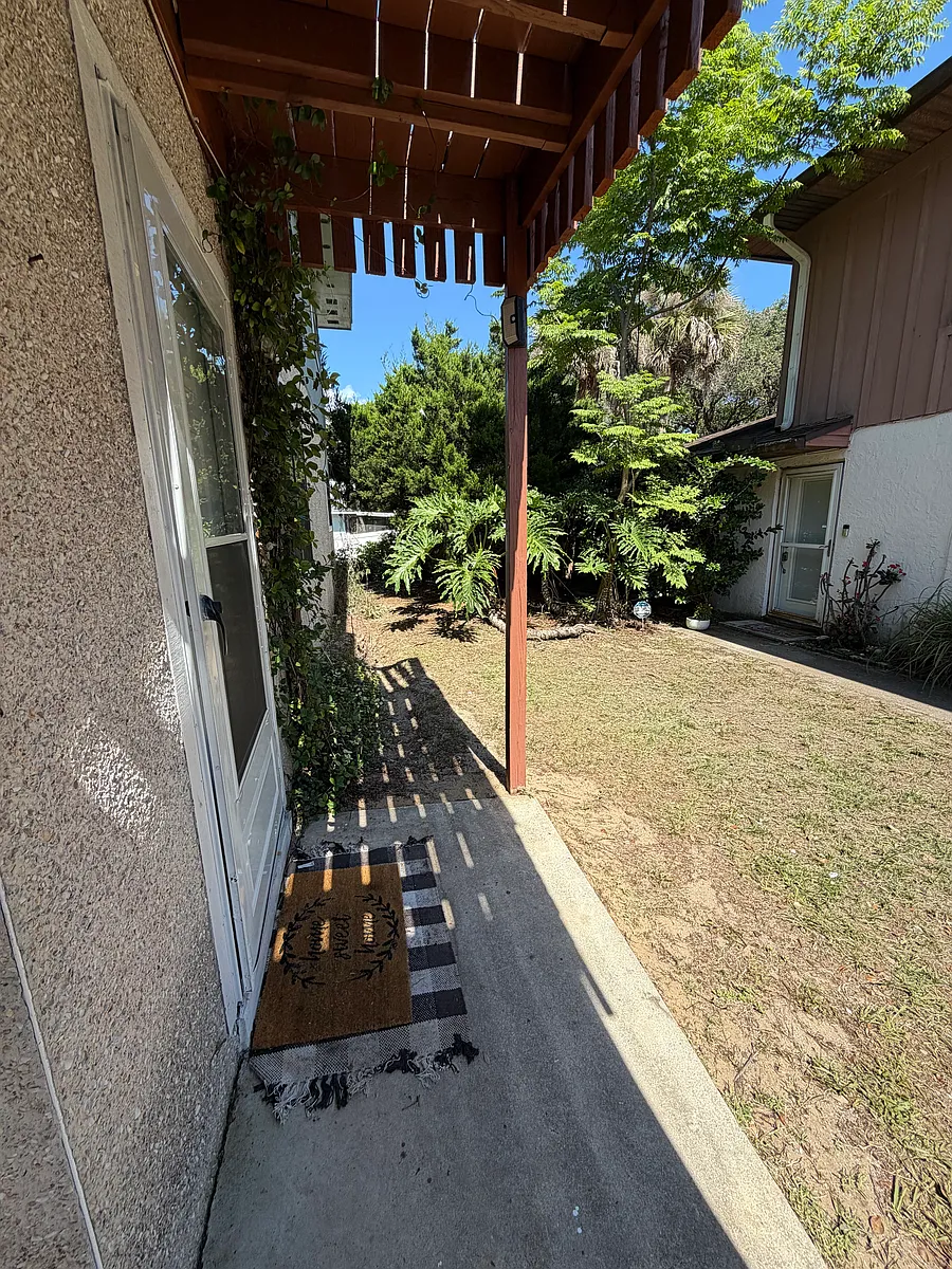 Building Photo - 15 Lisbon St #A