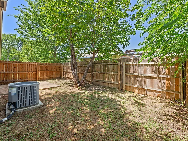 2302 Fuzz Fairway #B — Photo 32