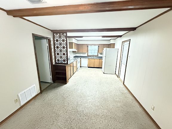 3rd image of 320 Syracuse St