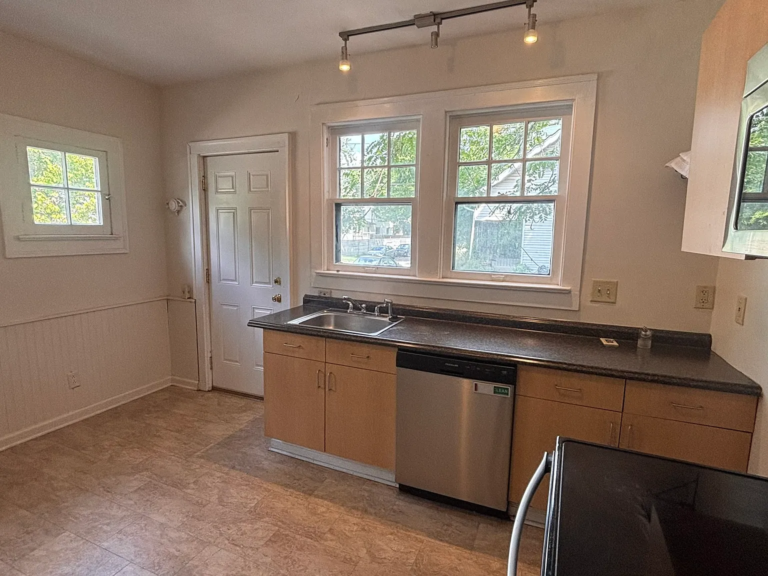 3 bed, 1328 sqft, $1,595 — Photo 4