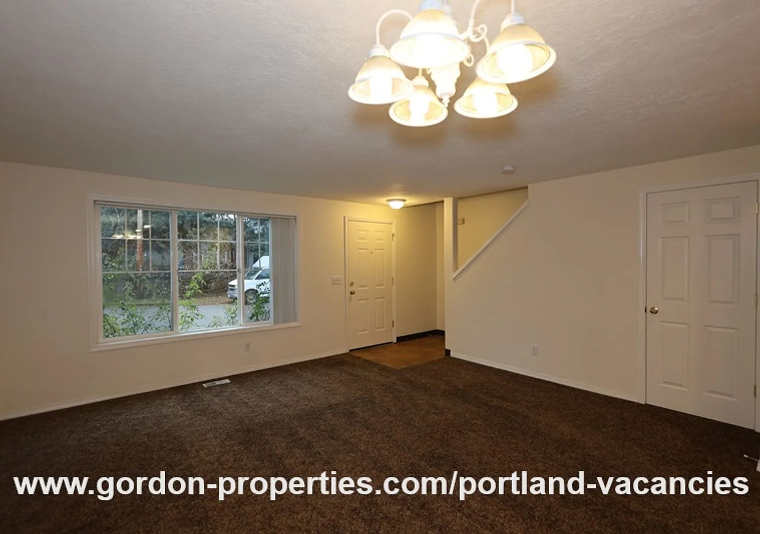 SE 73rd Ave - 3 bedroom townhouse in Mt Scott-Arleta neighborhood — Photo 4