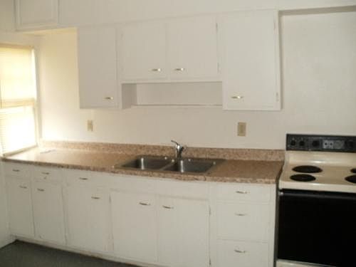 5th image of 2025 Ravenwood Ave