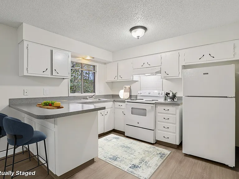 Cypress Crest Apartments — Photo 12
